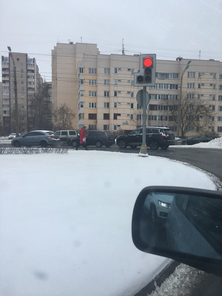 На Савушкина перед ЗСД перегородили пути трамваям!