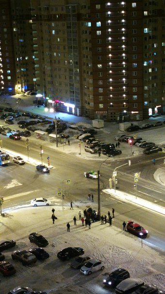 В 23:35 на перекрестке Ленинского и Кузнецова опять ДТП. У Миникупер и такси нет морды. В еще купере...