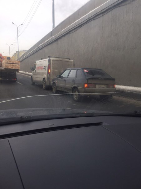 Поцеловались на Обводном канале в тоннеле под Лиговским пр.