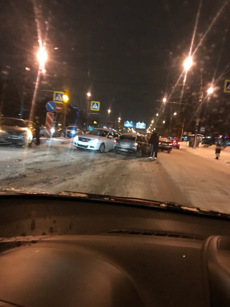 ДТП на проспекте Большевиков,пробка есть