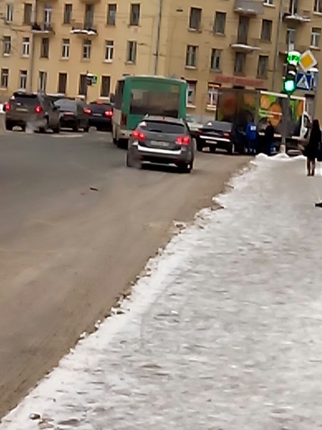 Авария на Новочеркасском пр. Пока никому не мешают