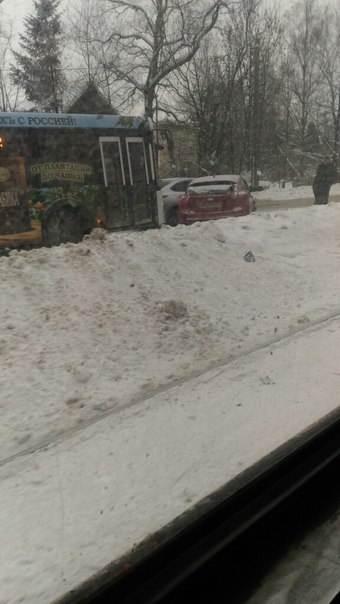 Стоит всё намертво на Рябовском ш. у Пороховского кладбища. Перекрыты все полосы.