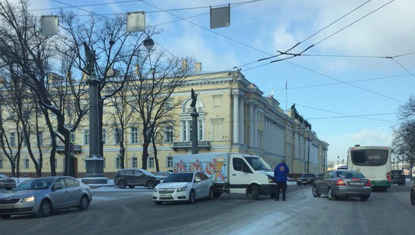 Перекрёсток Конногвардейского б-ра и Исаакиевской пл.