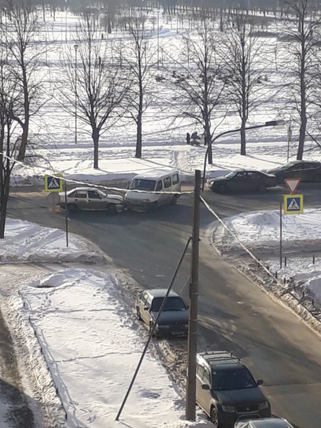 Стасовой и Тухачевского. Стукнулись на повороте.