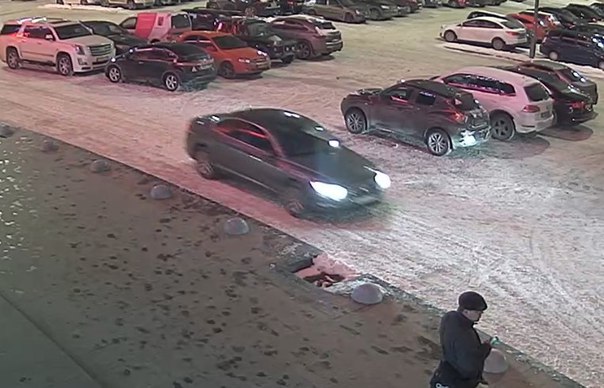 8 февраля в период с 20:05 по 22:30 человек предположительно из этого авто разбил стекло и украл из ...