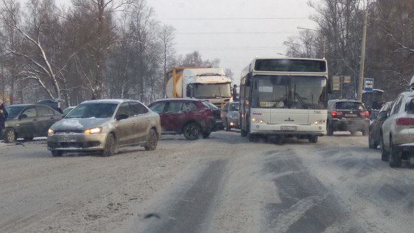 В посёлке Горелово, вроде девушка на БМВ вылетела на встречку.