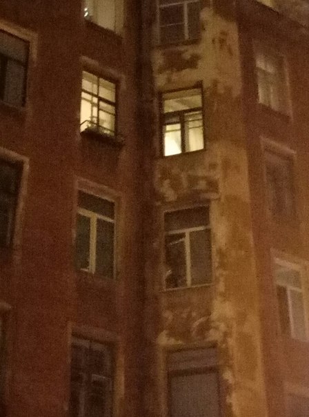 Пожар в половине первого ночи на ул. Володи Ермака, д. 8, Адмиралтейский р-он, Коломна