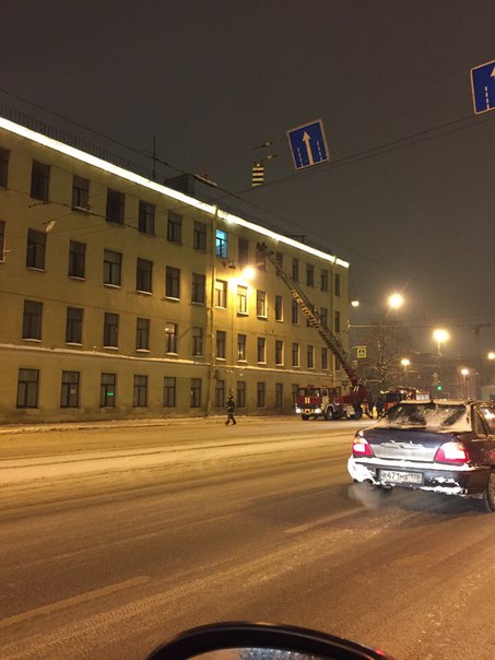 Пожар на Московском проспекте, в здании напротив метро Московские ворота.