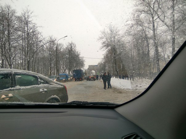 Авария на Ленина 120 в Красном Селе перед кольцом, по направлению из города. На данный момент не про...