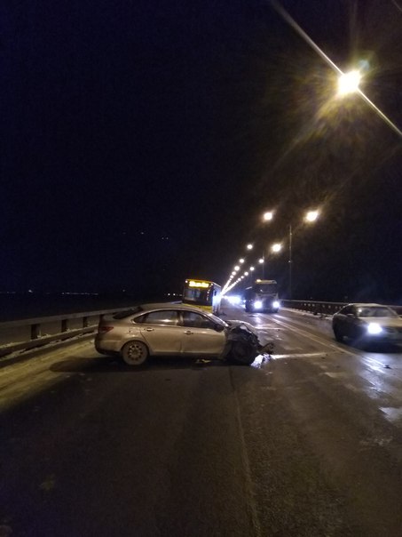 На Дамбе, из Кронштадта в сторону приморского шоссе. Автобус стоял, у него колесо отлетело, и потом ...