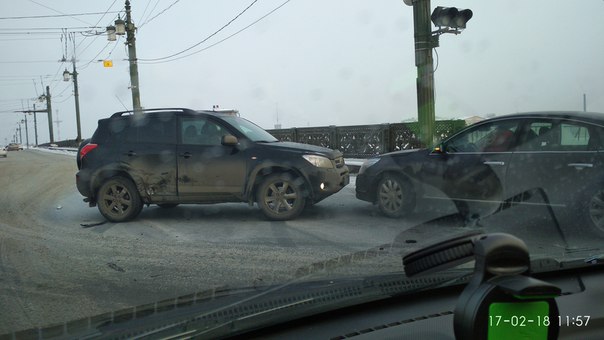 Авария из трех машин на Литейном мосту в сторону каменоостровского проспекта пробке быть ДПС нет, вс...