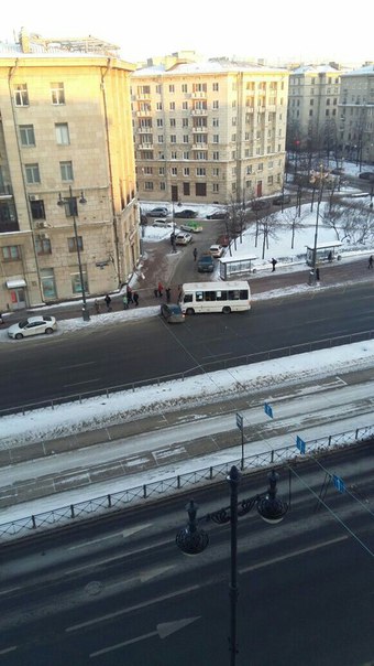 И снова на Московском пр. 194 (Площадь Братьев Стругацких) не все впорядке в 17.40. Видимо кто то пе...