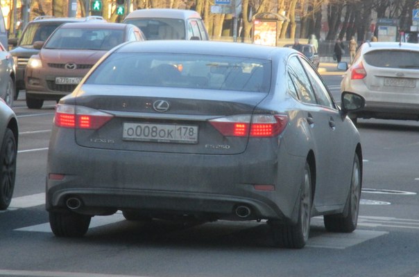 Вечером 27 февраля от 5 дома по улице Адмирала Трибуца (Красносельский район) был угнан автомобиль L...