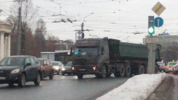 ДТП на Ждановской наб.(около Большого пр). Пробка со стороны Тучкова моста.