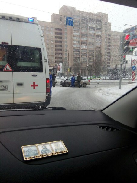 Серьезная авария на пересечении Славы и Белградской через 7 минут на месте были все-ДПС, Реанимация,...