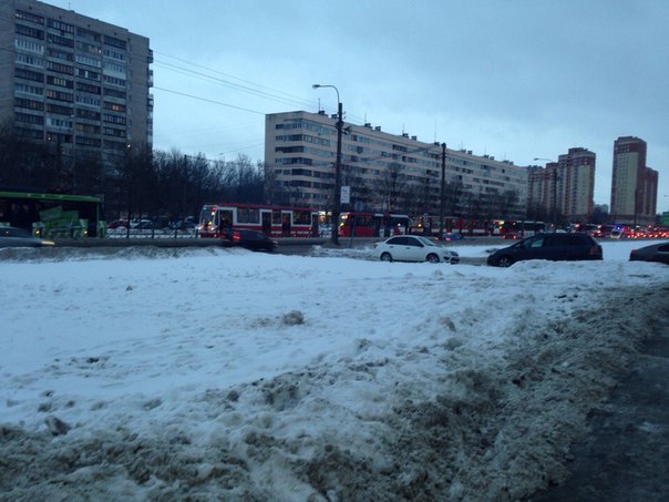 Встали трамваи напротив метро Международная в сторону пр. Славы. Причина неизвестна.