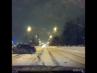 Аккуратней перестраивайтесь, колея не щадит, в рубашке родился)