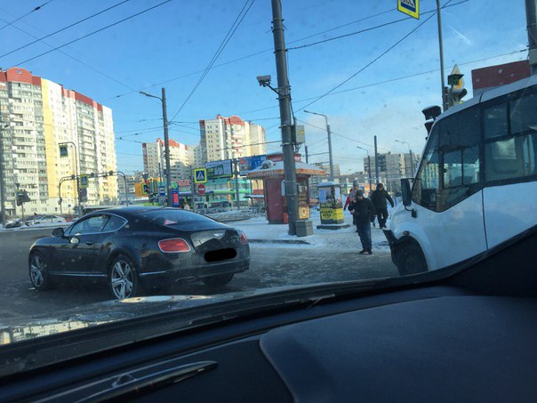 Авария на Индустриальном проспекте перед пересечением с пр. Косыгина.