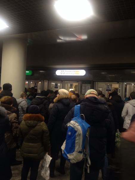 С 08:12 станция метро Ладожская закрыта в связи с обнаружением бесхозного предмета.