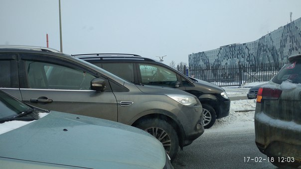 Авария на Свердловской в левом ряду, в сторону Пискаревского проспекта.