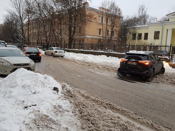 Таврическая улица, toyota выезжала задом, а поло влетел в неё.