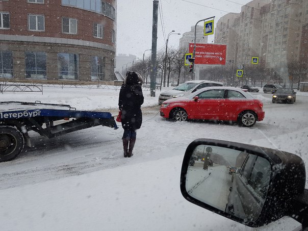 Тетя переоценила свои возможности с вхождением в поворот с Нахимова на Малый проспект