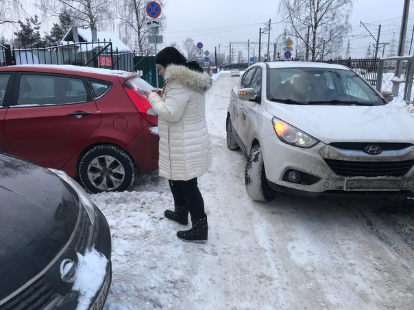 В Мурино на углу Веселой и Кооперативной - не веселое ДТП. Проезда нет. Ждём ГАИ