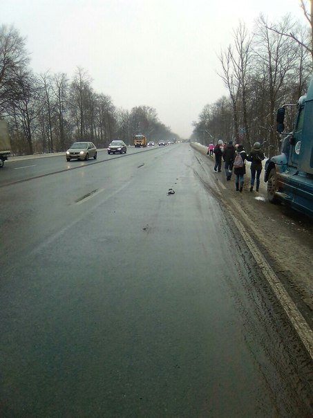 Только что московское шоссе, напротив( армада парк ) авария в сторону области. Автобус 388 и фура не...