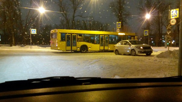 ДТП на перекрестке Морского и Гребной ул. Кто-то треугольник прощелкал.