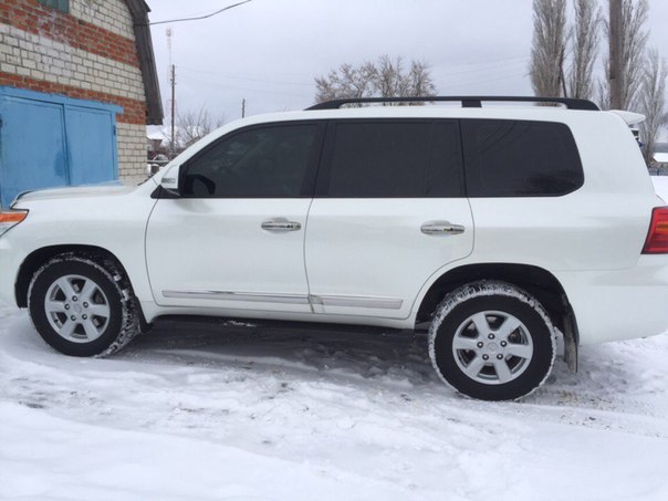 В 16 часов 15 марта с ул. Зины Портновой от дома 21 был угнан автомобиль Toyota Land Cruiser 200 бел...