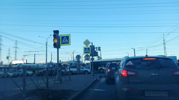 Перекресток Передовиков и Косыгина, не работает светофор.