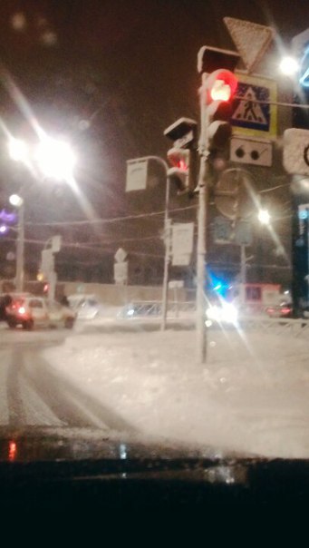 На Светлановском проспекте по направлению к Светлановской площади скользкая дорога стала причиной ДТ...