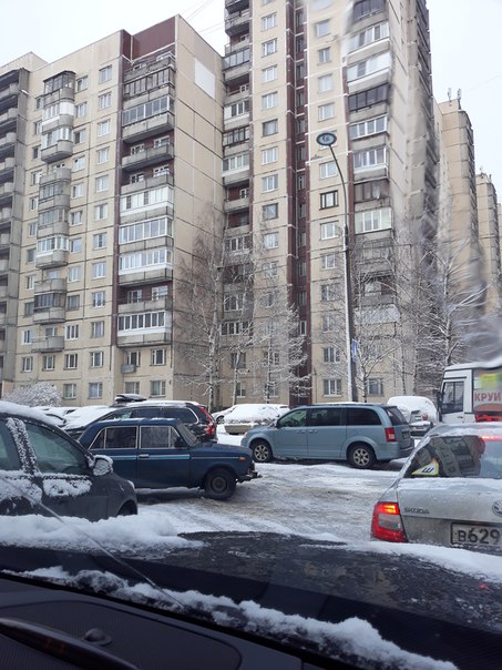 Улица Черкасова заблокирована полностью из-за ДТП.