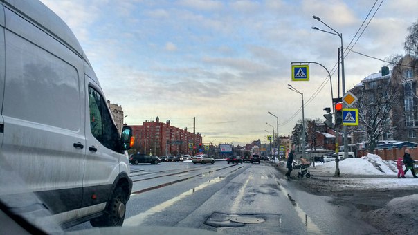 67-я маршрутка дала в зад транзиту, остановившемуся перед светофором на Выборгском шоссе в сторону Э...