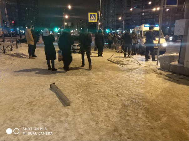 ДТП на пересечении Есенина и Луначарского. Никто не пострадал,скорая и полиция на месте.