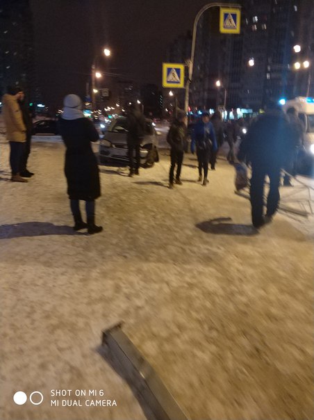 ДТП на пересечении Есенина и Луначарского. Никто не пострадал,скорая и полиция на месте.