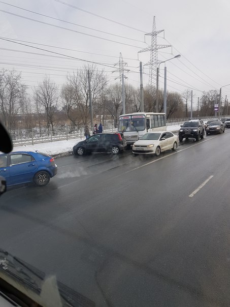 На Петергофском в сторону Стрельны маршрутка убила Еноута