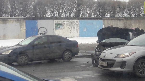 Перекресток Народного Ополчения и Корзуна дтп. Служб нет, пробки пока тоже нет...