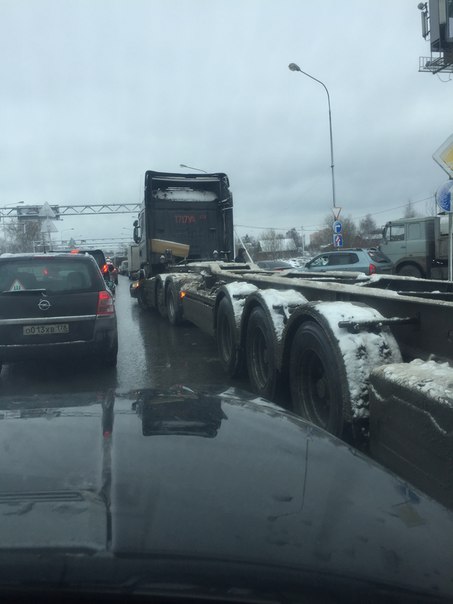 Малыш залез под большегруз после Токсовского тоннеля в сторону области