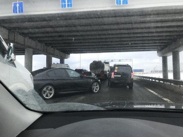 На Приозерском ш. стоямба от Скотного. Далее перекрыто ДпС. Что случилось, не известно.