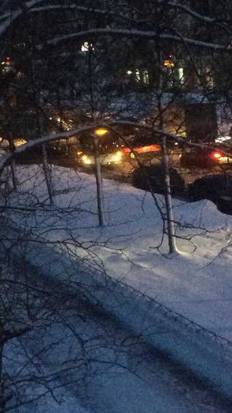 Машины разлетевшись после ДТП образовали Блок Пост на улице Софьи Ковалевской