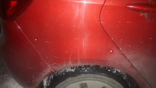 Сегодня на Октябрьской набережной 64 в 21.00 мою машину обстрелял злоумышленник на автомобиле ваз 21...