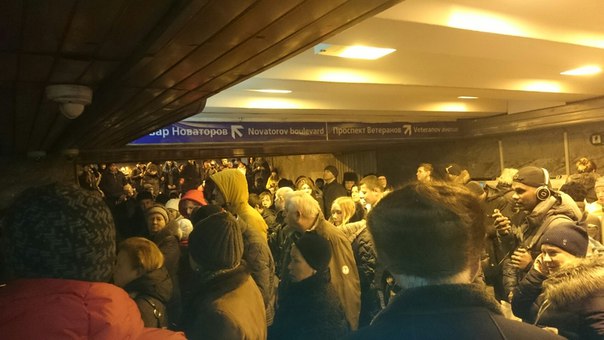 С 08:20 станция метро пр. Ветеранов закрыта в связи с обнаружением бесхозного предмета.