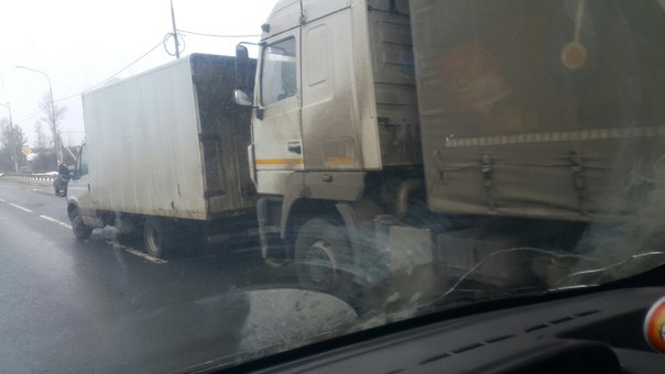 В Деревне Ушаки на Московском шоссе в сторону СПб,снова маршрутку догнали.