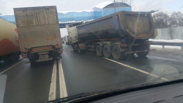 В Деревне Ушаки на Московском шоссе в сторону СПб,снова маршрутку догнали.