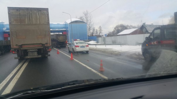 В Деревне Ушаки на Московском шоссе в сторону СПб,снова маршрутку догнали.