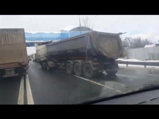 В Деревне Ушаки на Московском шоссе в сторону СПб,снова маршрутку догнали.