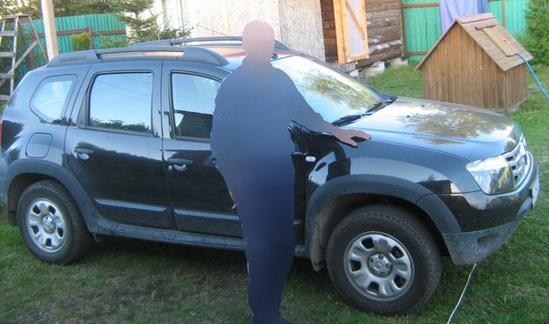 27 февраля с парковки у ТЦ "Озерки" был угнан автомобиль Renault Duster чёрного цвета