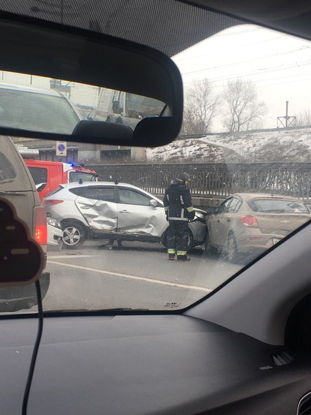 Тройничок на Витебском (пересечение с Лиговкой в сторону центра). Очень плотно, свободно пол полосы....