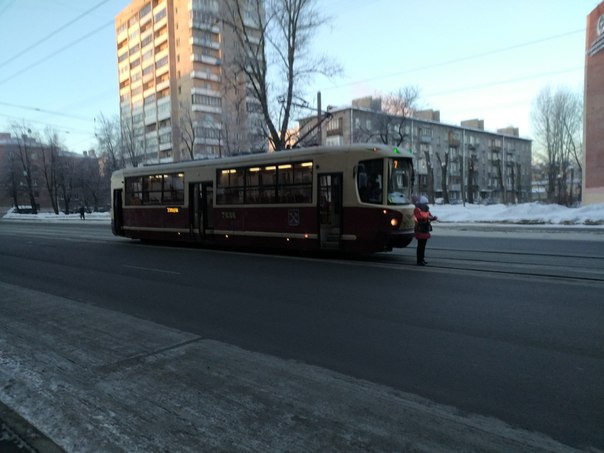 Обрыв линии на Новочеркасском проспекте 10 , трамваи будут долго стоять